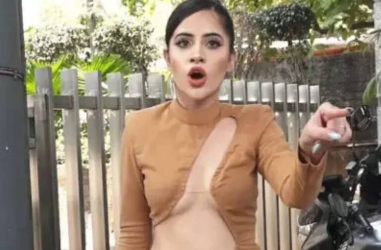 ऊंची हील पहनना Urfi Javed को पड़ा भारी, सरेआम गिरने से एक्ट्रेस का उड़ा मजा, वीडियो वायरल