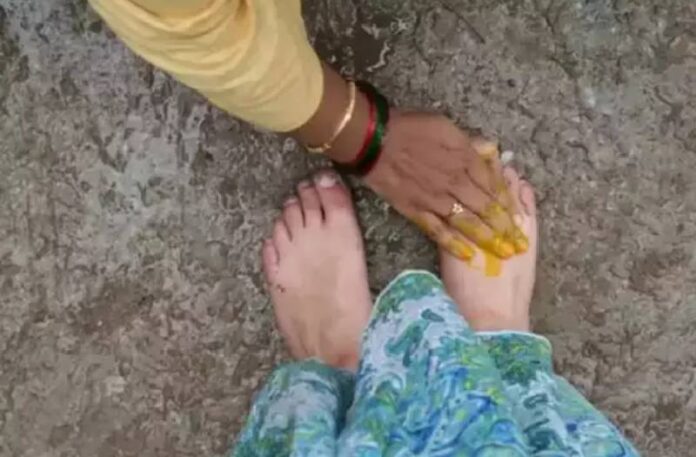 Feet Touching Niyam