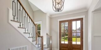 घर के दरवाजे में आने लगे चरचराहट की आवाज,तो हो जाएं सतर्क,कुंडली में खराब है राहु की स्थिति door