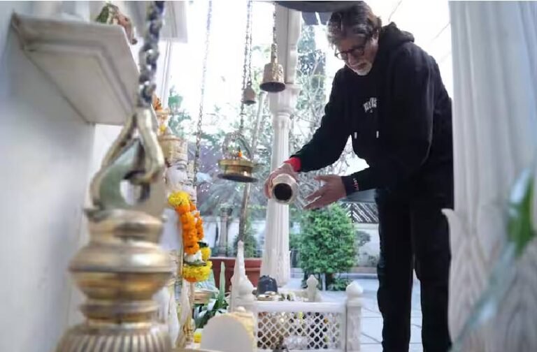 ‘भोलेनाथ पर दूध और तुलसी पर चढ़ाया जल …’ अपने घर जलसा में पूजा करते दिखे अमिताभ बच्चन, शेयर की तस्वीरें