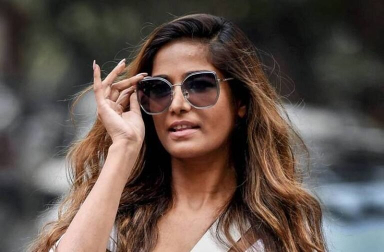 मौत की फर्जी खबर फैलाना Poonam Pandey को पड़ा भारी, दर्ज हुआ 100 करोड़ की मानहानि का केस