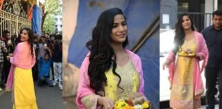 मौत की झूठी खबर फैलाने के बाद पहली बार पब्लिक प्लेस में दिखी Poonam Pandey, हाथ में थाली लेकर मंदिर पहुंची एक्ट्रेस Poonam Pandey