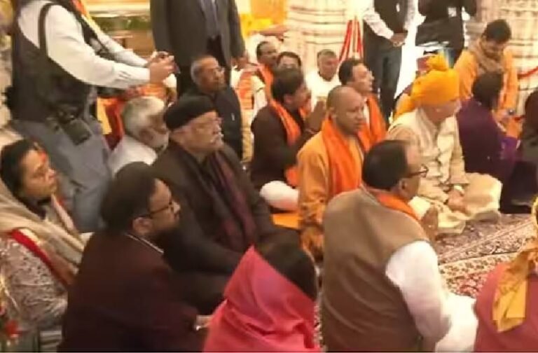 मंत्रिमंडल और विधायकों के साथ सीएम योगी ने किए रामलला के दर्शन, सामने आया वीडियो