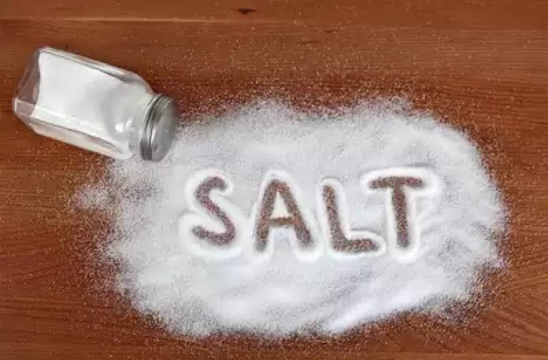 ज्यादा नमक खाना सेहत के लिए हो सकता है हानिकारक, उत्पन्न हो सकती है ये समस्याएं