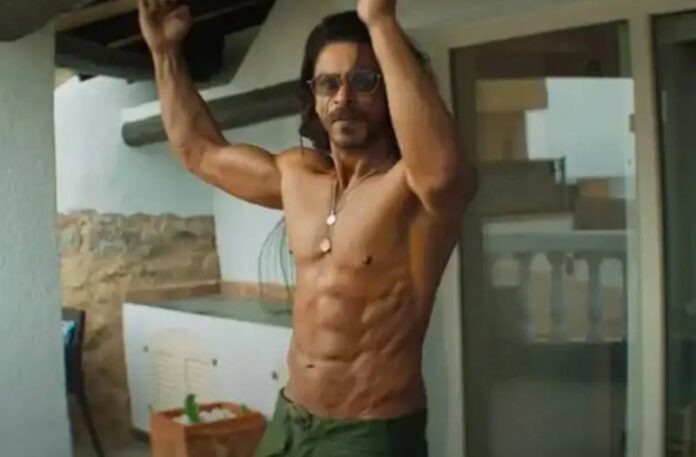 Shahrukh Khan goes Shirtless