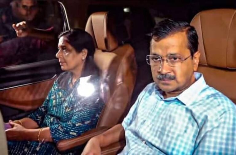 Sunita Kejriwal and Arvind Kejriwa