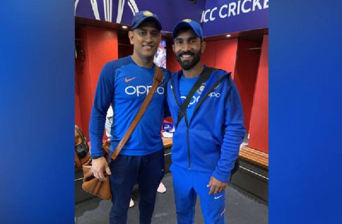 karthik and dhoni