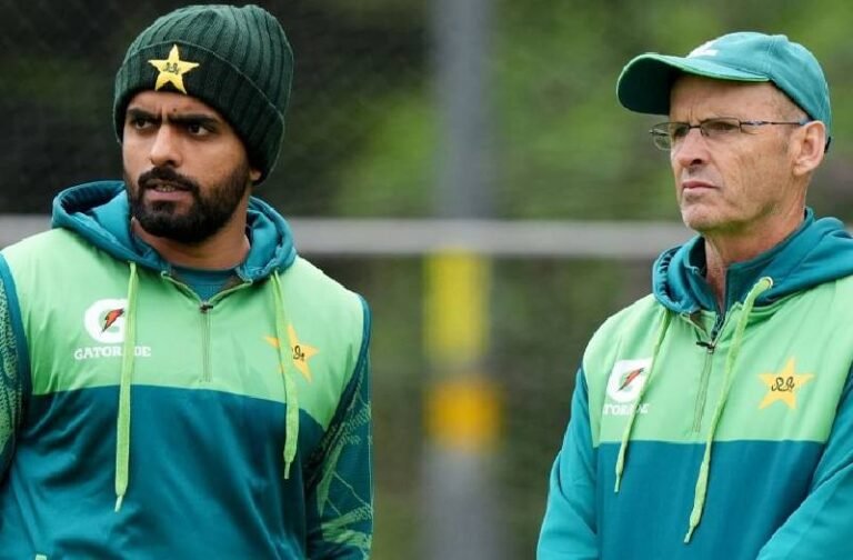 बाबर आजम के बाद पाकिस्तान को लगा एक और बड़ा झटका, कोच ने पद से दिया इस्तीफा