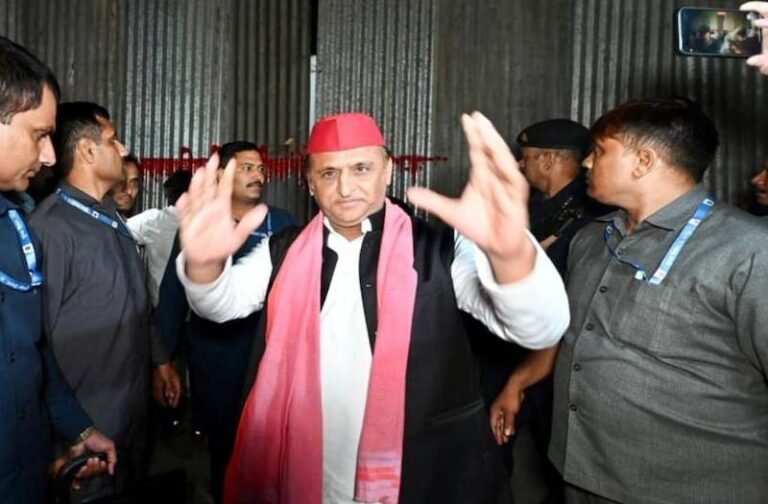 लखनऊ के JPNIC में अखिलेश यादव को एंट्री ना मिलने पर मचा भारी बवाल