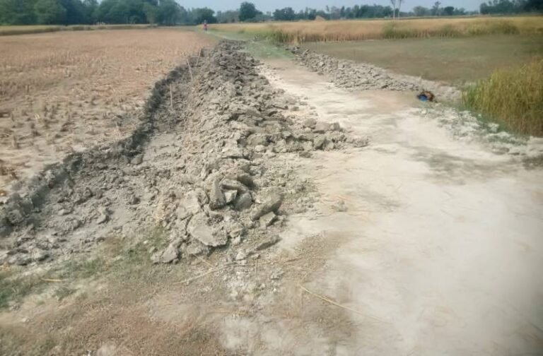 Barabanki: भ्रष्टाचार की भेंट चढ़ी मनरेगा योजना, क्या जिम्मेदारों की सह पर लगाई जा रही मजदूरों की फर्जी हाजिरी?