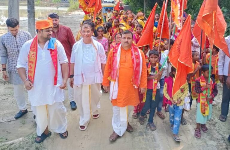 Basti: पौराणिक बौडिहारनाथ धाम में भव्य कलश यात्रा के साथ हुई मां दुर्गा प्रतिमा की प्राण प्रतिष्ठा