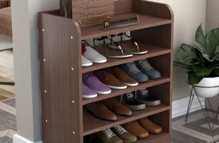 भूलकर भी घर की इन 5 जगहों पर ना रखें जूता- चप्पल, कंगाली नहीं छोड़ेगी पीछा!