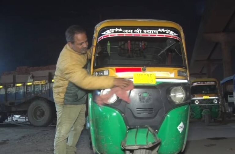 ऑटो ड्राइवर ने कानपुर डीएम से गणतंत्र दिवस पर मांगी इच्छा मृत्यु, हैरान कर देगी वजह