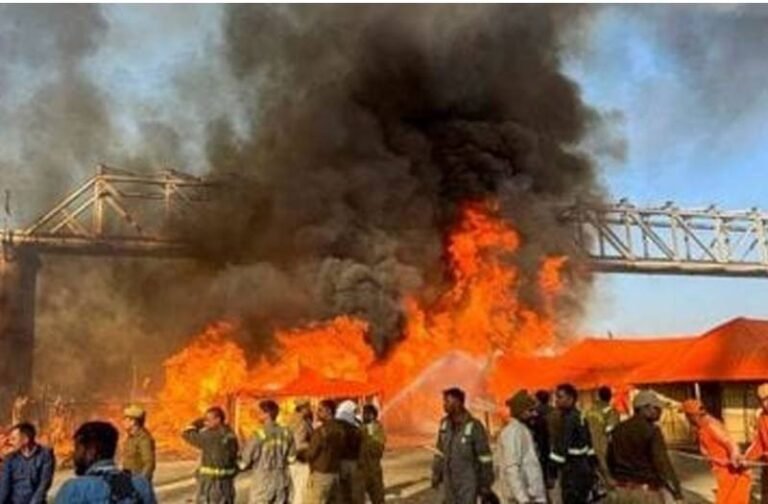 महाकुंभ में लगी भीषण आग, सीएम योगी ने तत्काल लिया संज्ञान, मौके पर पहुंची दमकल की गाड़ियां