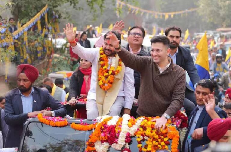 दिल्ली में रोड शो के दौरान भावुक हुए AAP सांसद राघव चड्ढा, कहा- यहां के लोगों का प्यार…