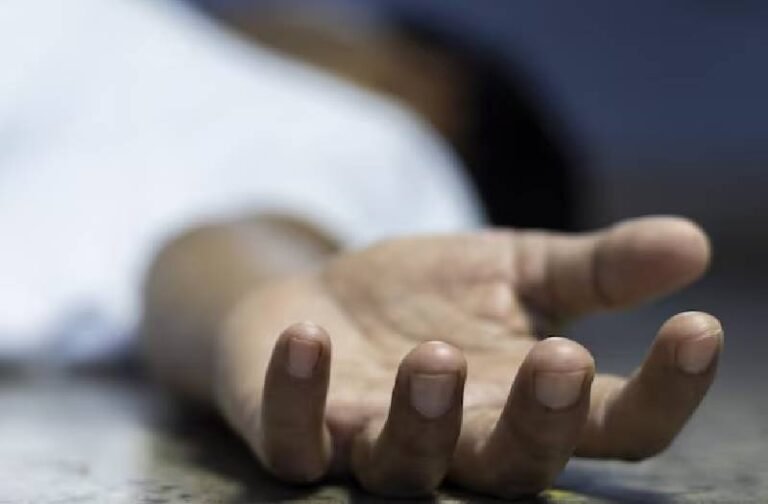 गूगल से पूछा मरने के बाद क्या होता है? फिर खुद का गला रेतकर कर ली आत्महत्या