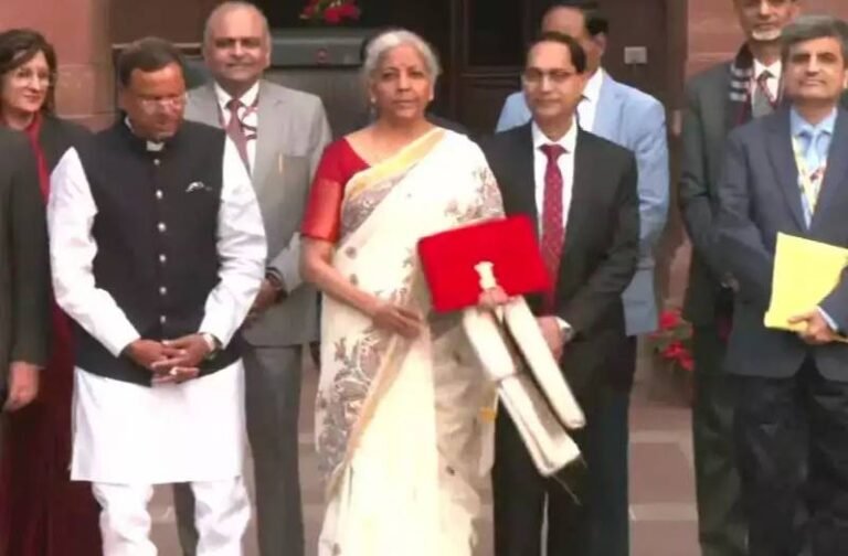 बजट के दिन निर्मला सीतारमण ने पहनी मधुबनी आर्ट वाली सुंदर बॉर्डर की साड़ी, छा गया वित्त मंत्री का खास लुक