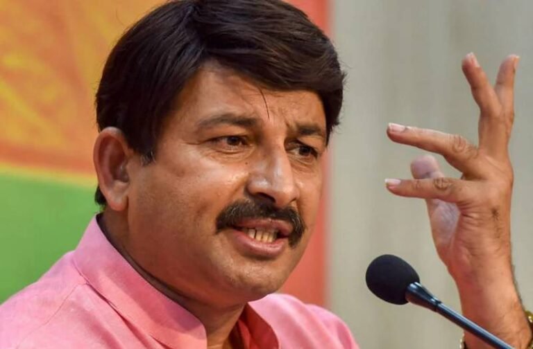 दिल्ली में प्रचंड जीत की ओर बढ़ रही बीजेपी, मनोज तिवारी बोले-‘जनता जवाब दे रही है’