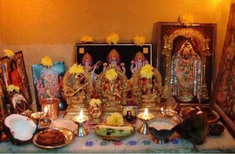 हमेशा के लिए घर से चली जाएगी दरिद्रता, पूजा घर में रख ले ये दो मूर्तियां