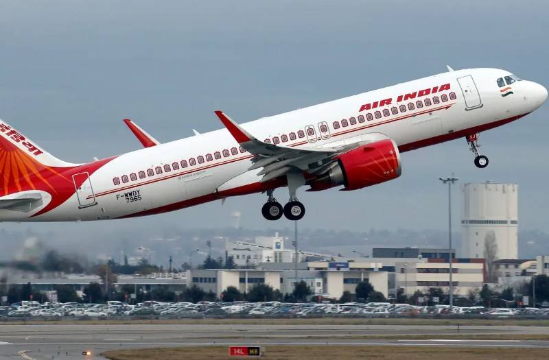 उड़ान के बीच दहशत! एयर इंडिया की फ्लाइट में आई तकनीकी गड़बड़ी, इंदौर में उतारना पड़ा प्लेन