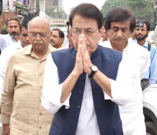 शटर उठा तो मचा हड़कंप! मेरठ में अरुण गोविल के सामने हुआ कुछ ऐसा कि लोग बोले– “रामजी, ये क्या देख लिया…” Arun Govil Viral Video