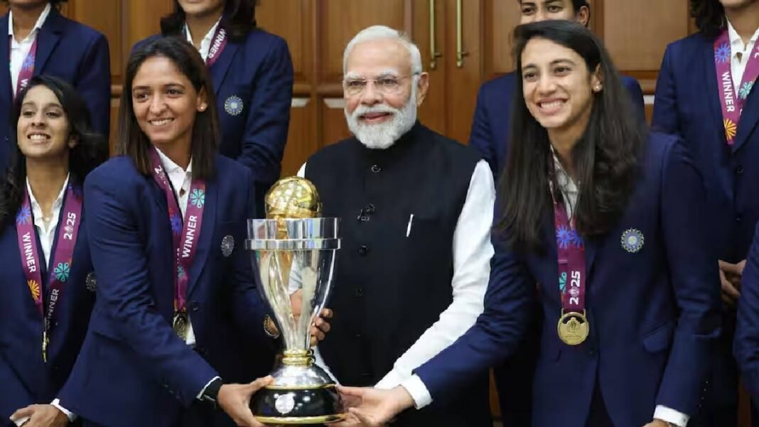 PM मोदी से मिलते ही हरमनप्रीत कौर ने पूछ लिया ऐसा सवाल, जिसे सुनकर सब रह गए हैरान!