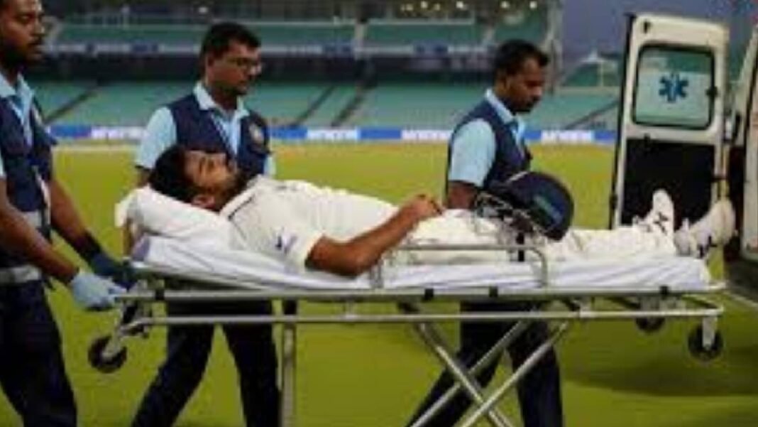 क्रिकेट खेलते-खेलते मैदान पर गिरा युवा खिलाड़ी, गेंद फेंकते ही थम गई सांसे!