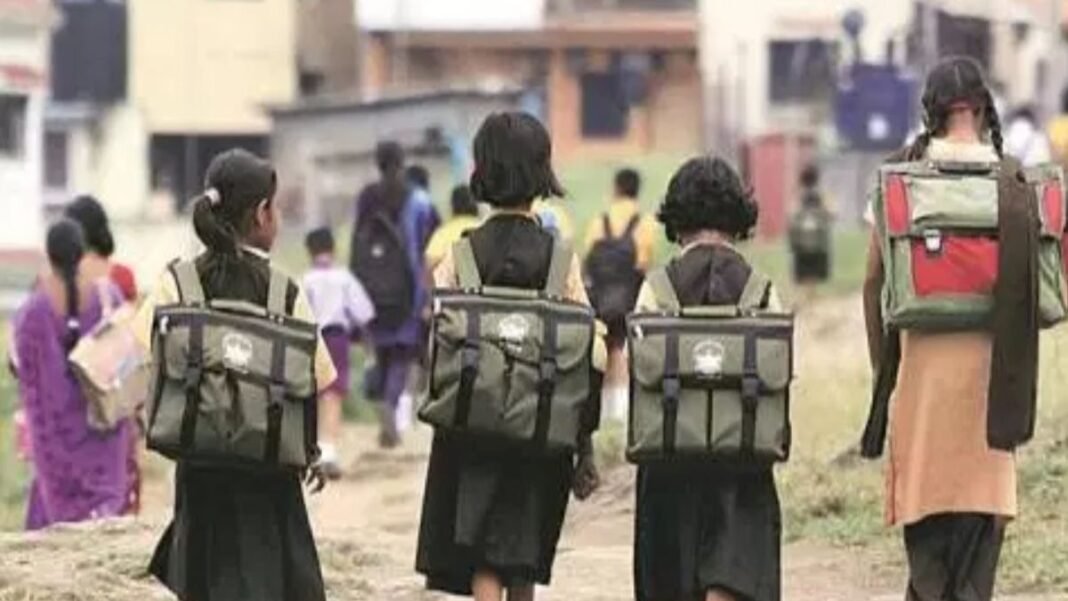 स्टूडेंट्स के लिए आई बड़ी खुशखबरी, 10 दिन बिना बैग के स्कूल जाएंगे बच्चे, उत्तर प्रदेश सरकार ने किया बड़ा फैसला