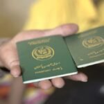 डिग्री हाथ में, पासपोर्ट जेब में: पाकिस्तान का टैलेंट देश छोड़ रहा है, आर्मी चीफ ने कहा- ‘हमें फायदा हो रहा है’ पाकिस्तान