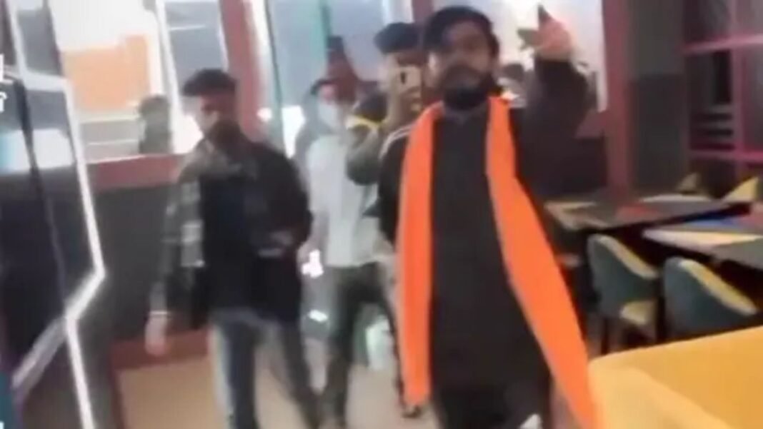 बरेली की बर्थडे पार्टी में ऐसा क्या हुआ कि FIR के बाद पुलिस पर उठे बड़े सवाल?