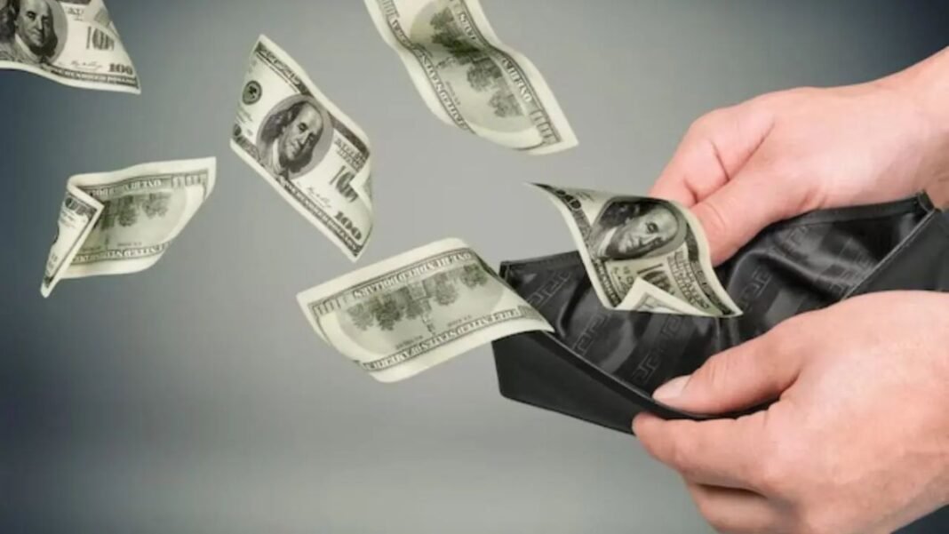 कमाई है मजबूत, फिर भी जेब रहती है खाली? इन स्मार्ट तरीकों से बदल जाएगी आपकी सेविंग की तस्वीर