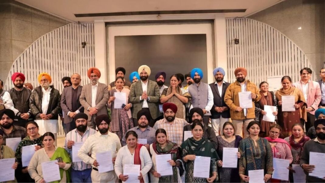 36 परिवार, 41 साल का इंतजार और अब सरकारी नौकरी… 1984 सिख दंगा पीड़ितों को मिला इंसाफ, सीएम रेखा गुप्ता ने सौंपे नियुक्ति पत्र