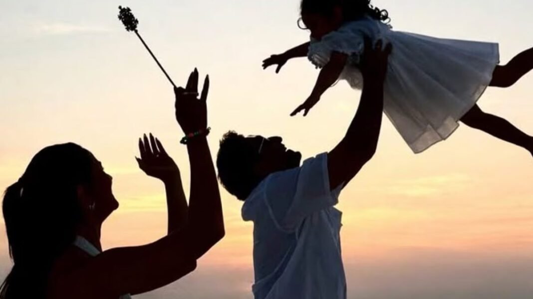 समंदर किनारे हवा में उछली नन्ही खुशी, सामने आई आलिया-रणबीर की 2026 की पहली फैमिली फोटो, देखकर फैंस भावुक