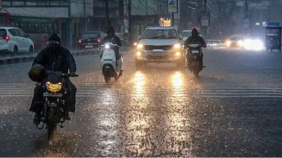 दिल्ली में मौसम का डेंजर अलर्ट! बारिश-बादलों ने बढ़ाई कड़ाके की ठंड, तापमान 6 डिग्री पर पहुंचा