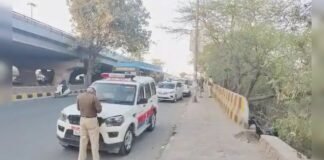फ्लाईओवर पर खड़ी कार, अंदर तीन लाशें… दिल्ली की सुबह क्यों बन गई रहस्य और सन्नाटे की कहानी? दिल्ली
