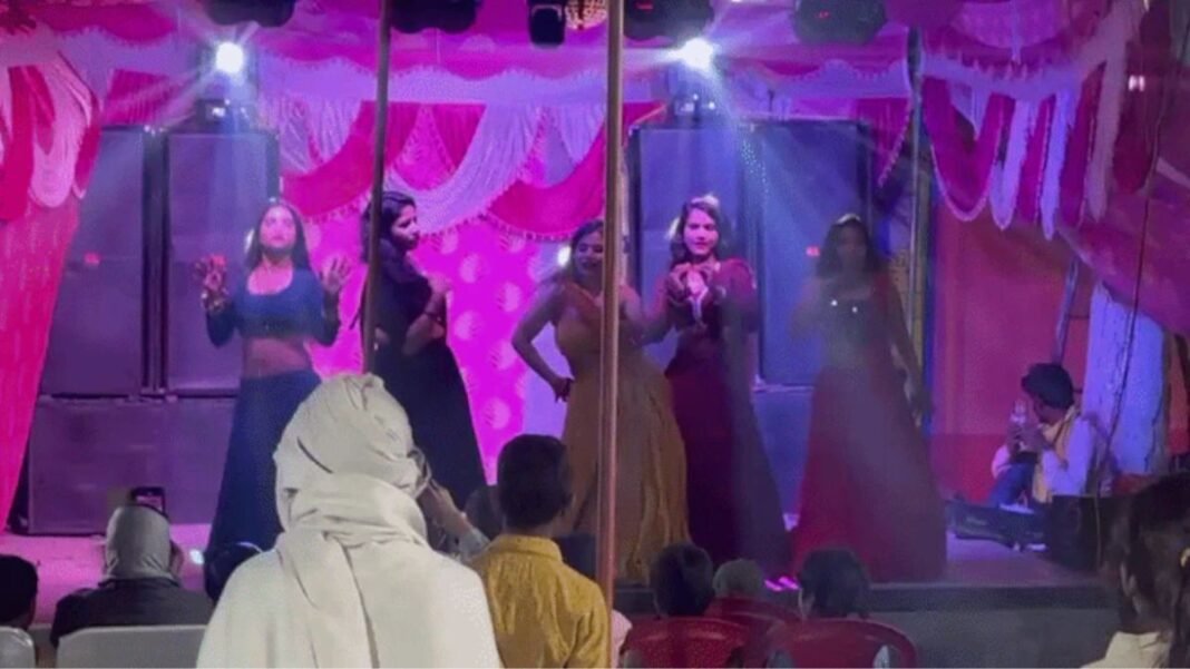 दिन में पाठशाला, रात में रंगशाला! सरकारी स्कूल में अश्लील डांस,वीडियो वायरल