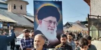 कश्मीर की सड़कों पर खामेनेई के पोस्टर, अमेरिका-इजरायल के खिलाफ गूंजे नारे… क्या मिडिल ईस्ट की जंग का असर अब भारत तक? कश्मीर