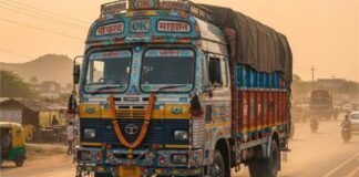 5.50 लाख के चालान वाला ट्रक कैसे हुआ ‘गायब’? खनन ने पकड़ा, परिवहन बाबू ने छोड़ा… अब गिरी गाज लखनऊ