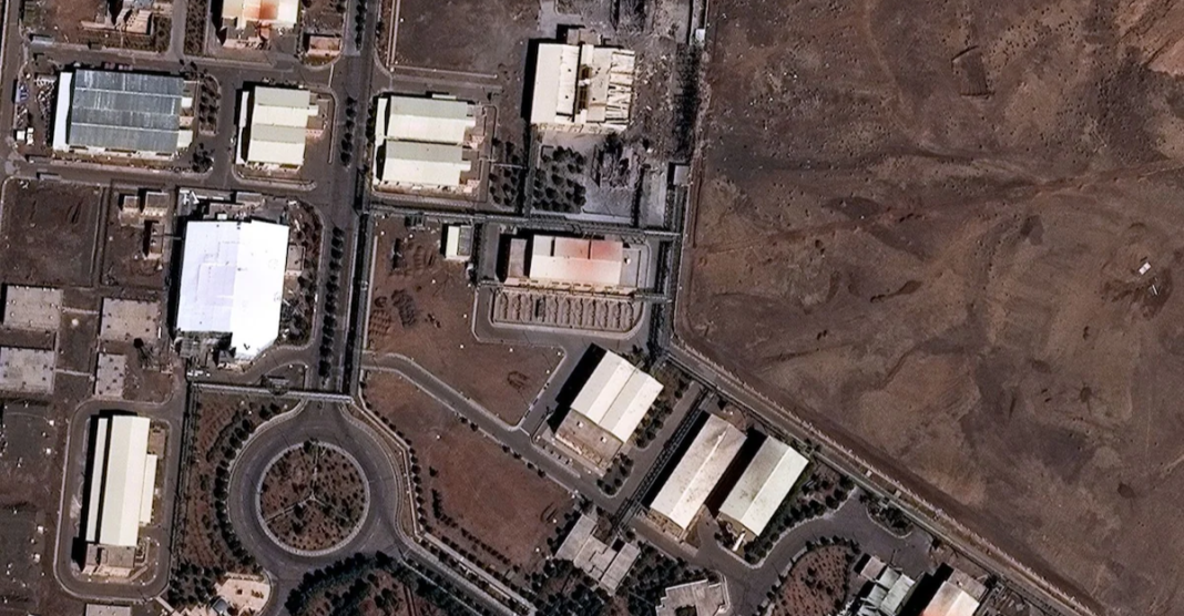 नतांज पर हमला… क्या बढ़ेगा परमाणु खतरा? ईरान के अहम परमाणु केंद्र को बनाया निशाना, US -इजरायल की कार्रवाई से दुनिया में टेंशन Iran के अहम परमाणु केंद्र को बनाया निशाना