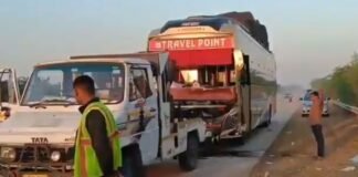 Hathras News: एक ओवरटेक की कोशिश और 6 मौतें… तड़के 4 बजे एक्सप्रेसवे पर मचा कोहराम Hathras News