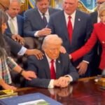 ओवल ऑफिस में आंखें बंद कर बैठे ट्रंप… कंधों पर पादरियों का हाथ, आखिर इस वायरल तस्वीर के पीछे क्या है पूरी कहानी? ओवल ऑफिस