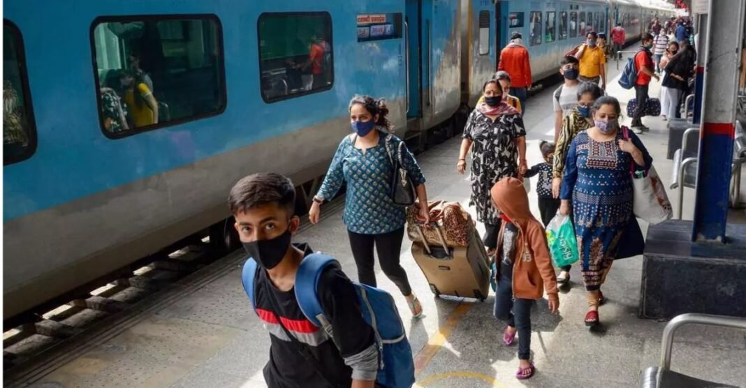 गलत ट्रेन में बैठा 6 साल का बच्चा… 13 साल बाद 2500 किमी दूर से घर लौटा, मां से मिलते ही रो पड़ा Jharkhand News