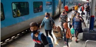 गलत ट्रेन में बैठा 6 साल का बच्चा… 13 साल बाद 2500 किमी दूर से घर लौटा, मां से मिलते ही रो पड़ा Jharkhand News