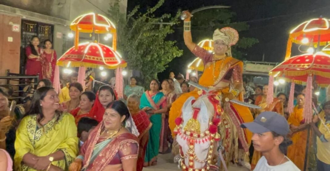 हाथ में तलवार, घोड़ी पर सवार दुल्हन! अकोला की इस शादी ने क्यों मचा दी पूरे देश में चर्चा? Viral Video