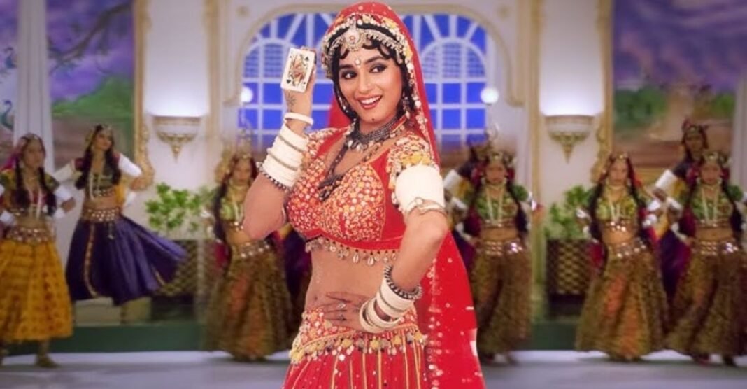 चोली के पीछे क्या है’ गाना