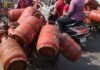 क्या सच में आने वाला है गैस संकट या लोग खुद बढ़ा रहे हैं परेशानी? कुछ ही दिनों में 60% बढ़ गई LPG सिलेंडर की बुकिंग LPG