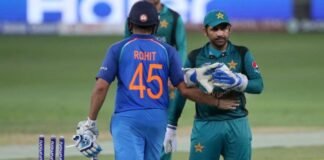 क्रिकेट जगत में आया तूफान! इस दिग्गज ने अचानक किया संन्यास का ऐलान, जिताई थी चैंपियन ट्रॉफी और टी20 टीम को बनाया था नंबर-1 sarfaraz ahmed and rohit sharma