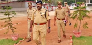 दरोगा बनने का ‘शॉर्टकट’ पड़ा भारी! झांसी में 23 सिपाहियों पर गिरी निलंबन की गाज, ड्यूटी से अचानक गायब UP News