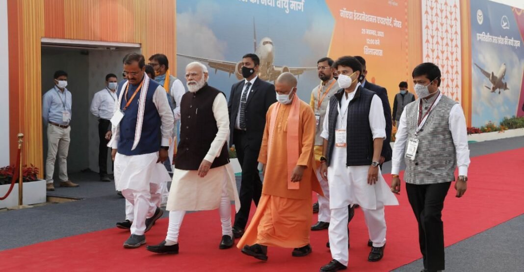 जेवर एयरपोर्ट की उद्घाटन में पीएम मोदी ने विपक्ष पर कसा तंज, कहा ‘सपा ने नोएडा को…’ प्रधानमंत्री नरेंद्र मोदी