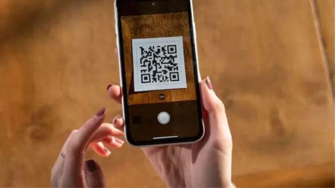 पेमेंट से पहले ही पता चलेगा QR Code असली है या नकली, ये 3 टिप्स बचा सकती हैं लाखों रुपये का नुकसान! QR Code